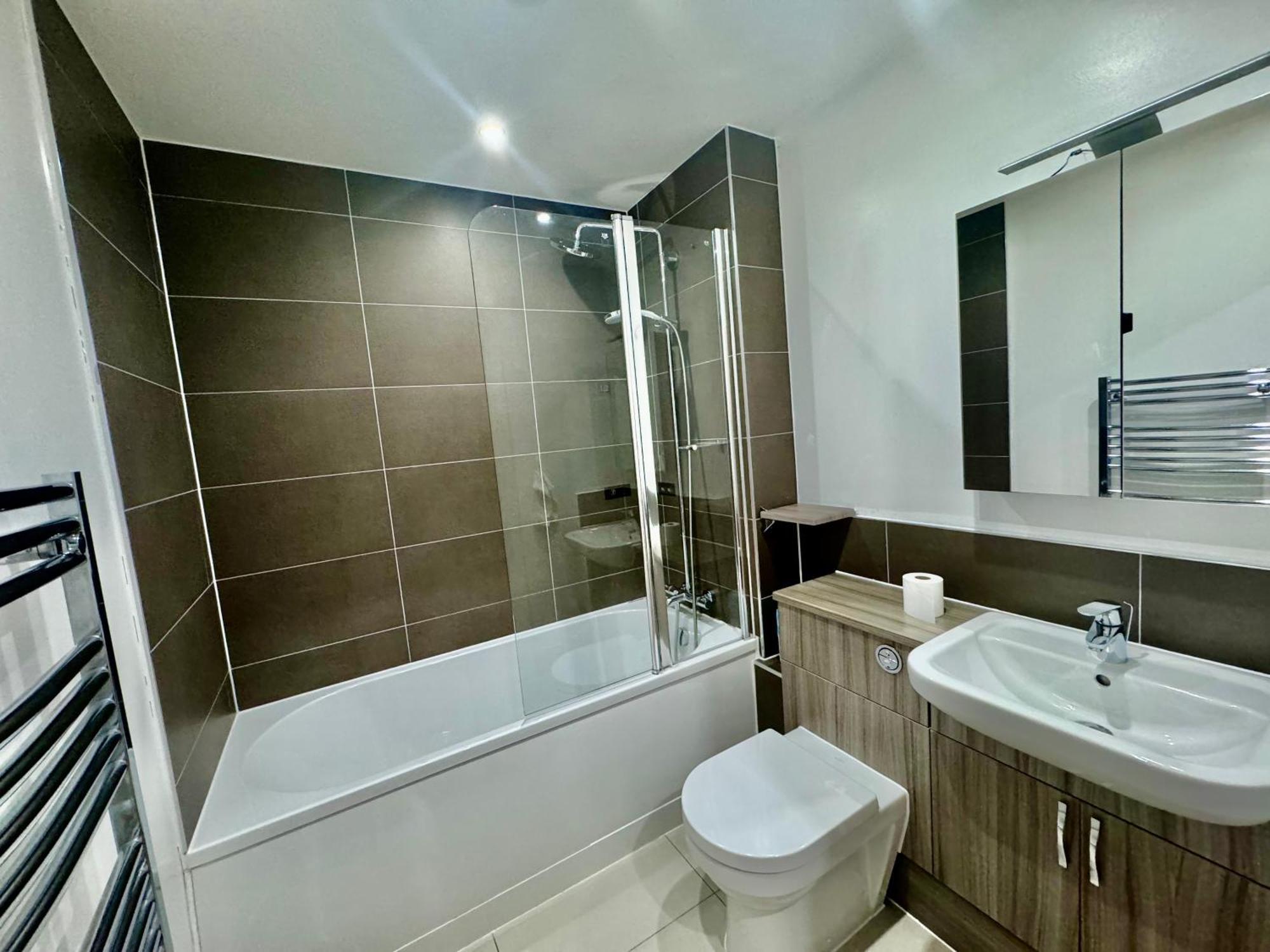 Luxury 2 Bed Entire Apartment-Near Tube & Shopping Centre Harrow Εξωτερικό φωτογραφία